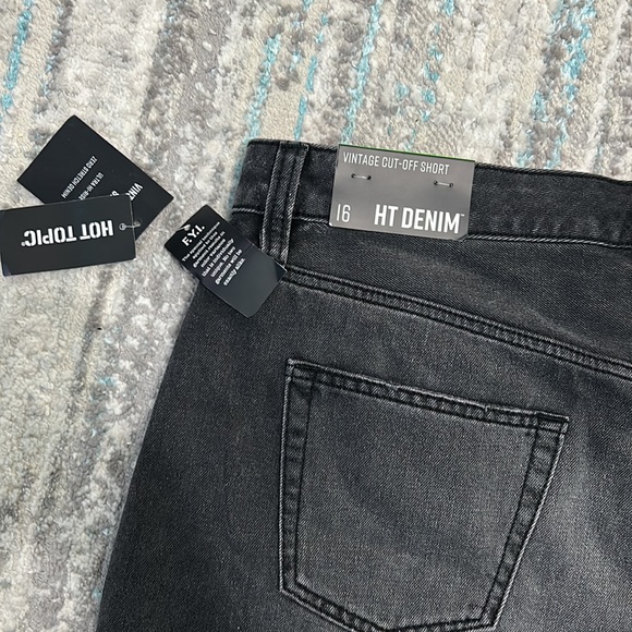 HT Denim vintage cut-off short - Picture 5 of 10